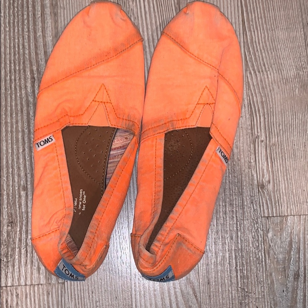 Neon Orange TOMS
